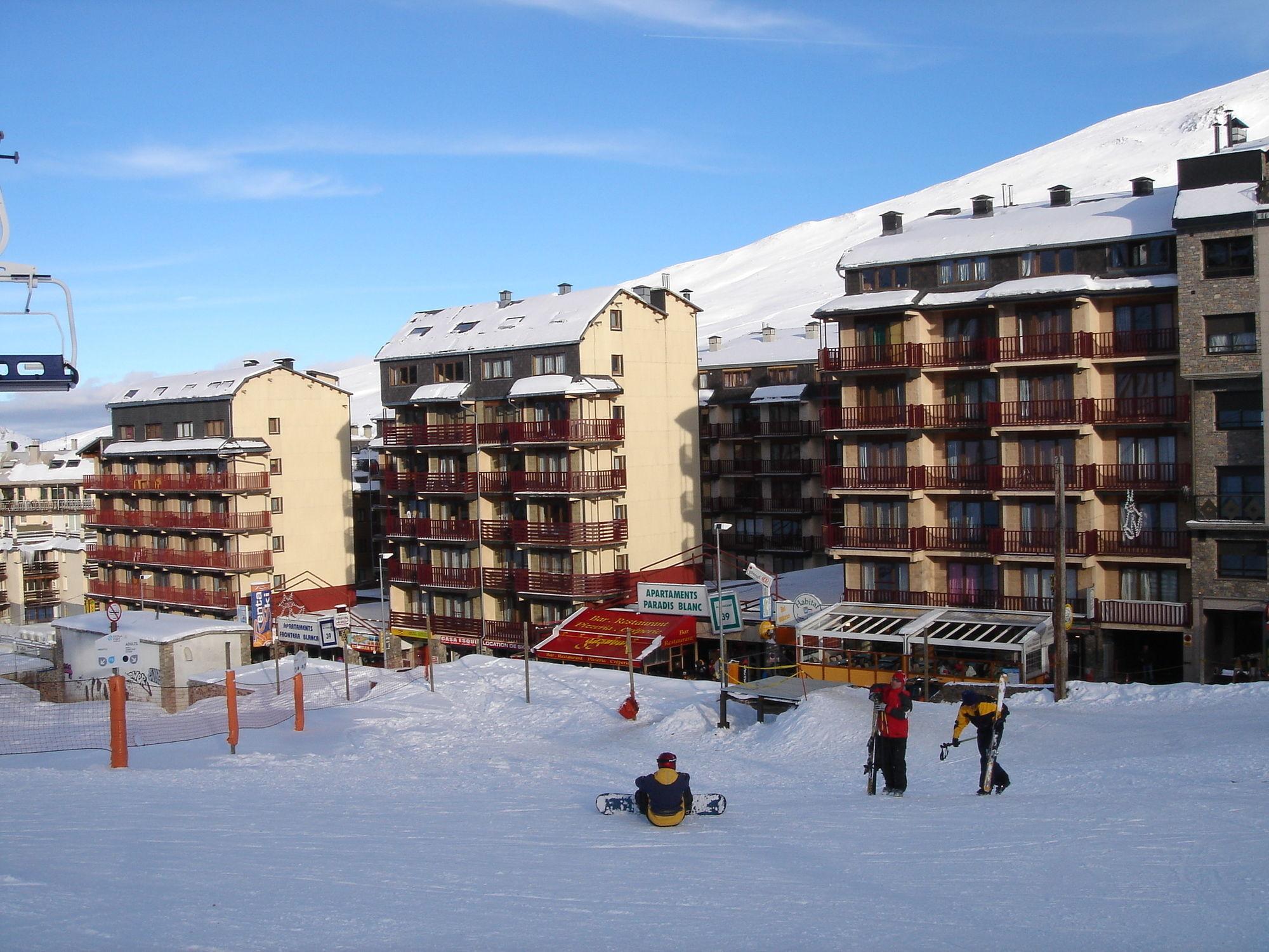 Apartamentos Paradis Blanc 3000 Pas De La Casa Bagian luar foto